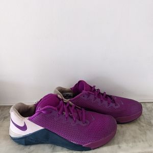 Nike Women's Metcon Vivid purple size 9.5